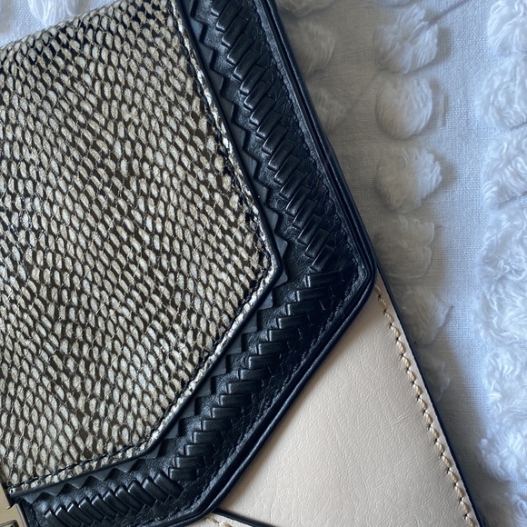 BCBG clutch - Picture 2 of 4